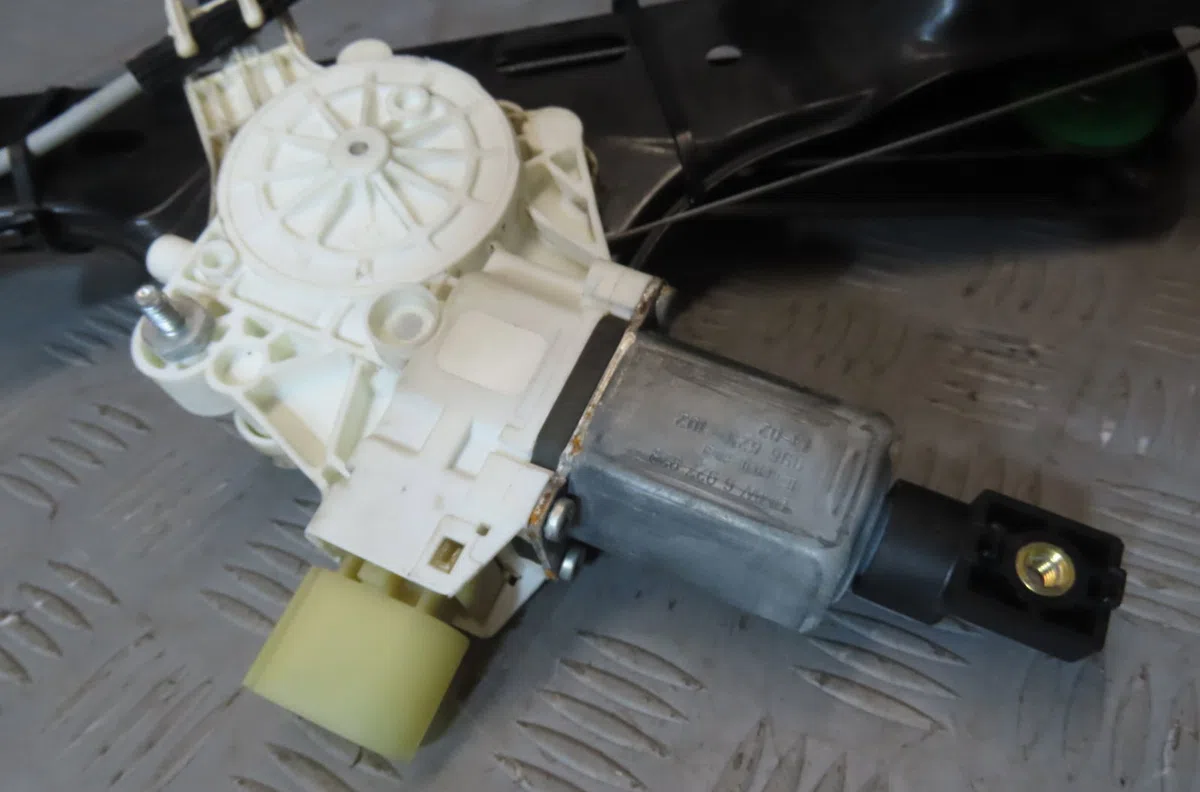 Mecanisme  moteur lève-glace avant droit Bmw X1 (E84) Xdrive 18 d (2009-2015) occasion