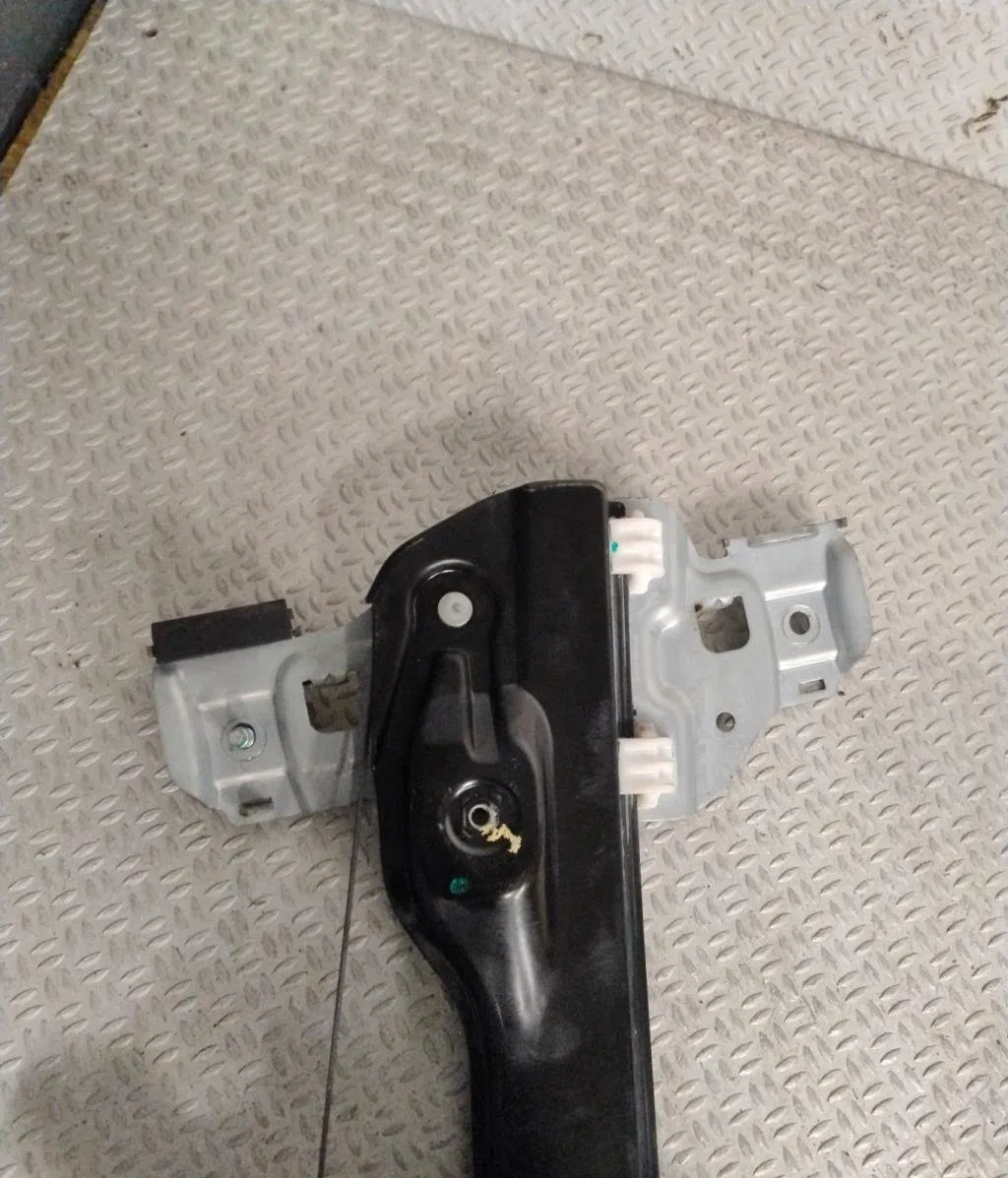 Mecanisme  moteur lève-glace avant droit Chevrolet AVEO A trois volumes (T300) 1.2 (2011) occasion