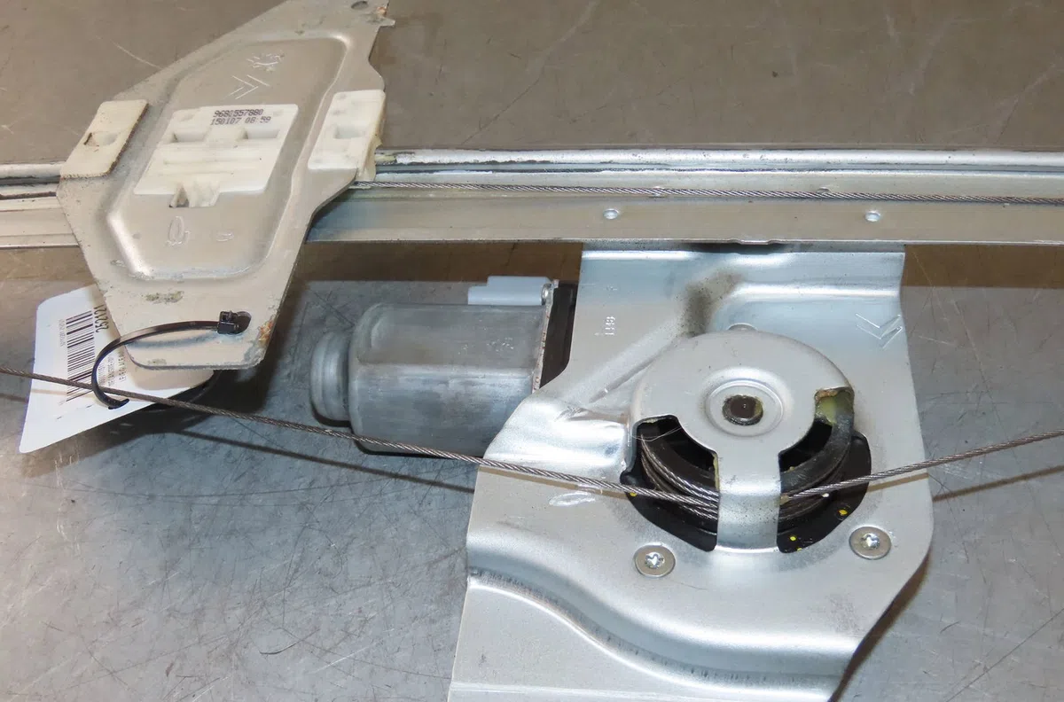 Mecanisme  moteur lève-glace avant droit Citroën BERLINGO MULTISPACE (B9) 1.6 hdi 90 (2010) occasion