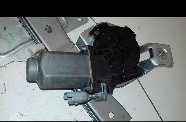 Mecanisme  moteur lève-glace avant droit Citroën C3 II (SC_) 1.4 hdi 70 (sc8hzc, sc8hr0, sc8hp4) (2009) 5 portes occasio
