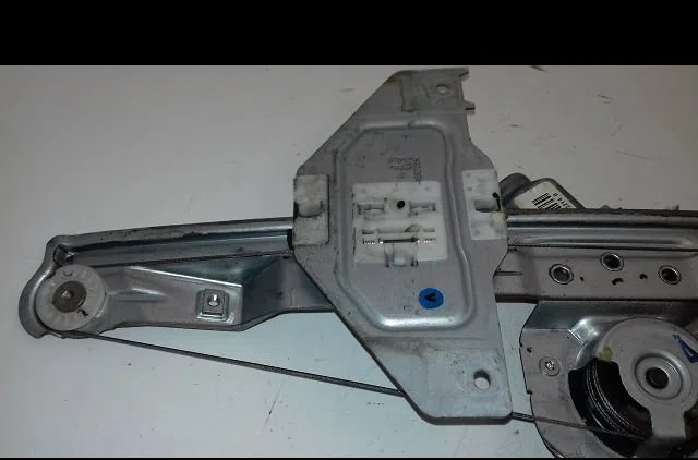 Mecanisme  moteur lève-glace avant droit Citroën C3 II (SC_) 1.4 hdi 70 (sc8hzc, sc8hr0, sc8hp4) (2009) 5 portes occasio