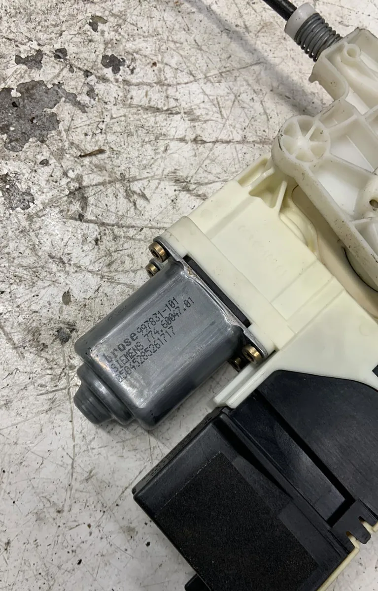 Mecanisme  moteur lève-glace avant droit CITROEN C4 1 PHASE 1 COUPE occasion