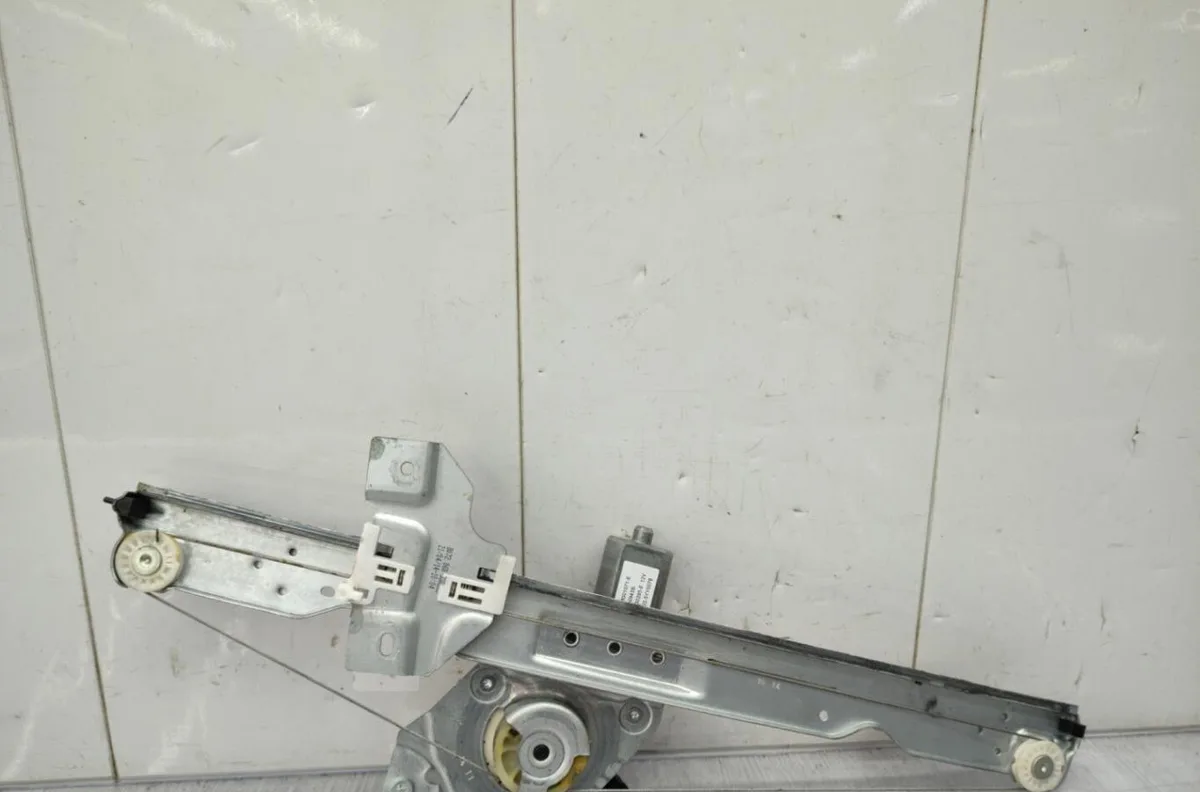 Mecanisme moteur lève-glace avant droit DACIA DUSTER 1 PHASE 2 occasion