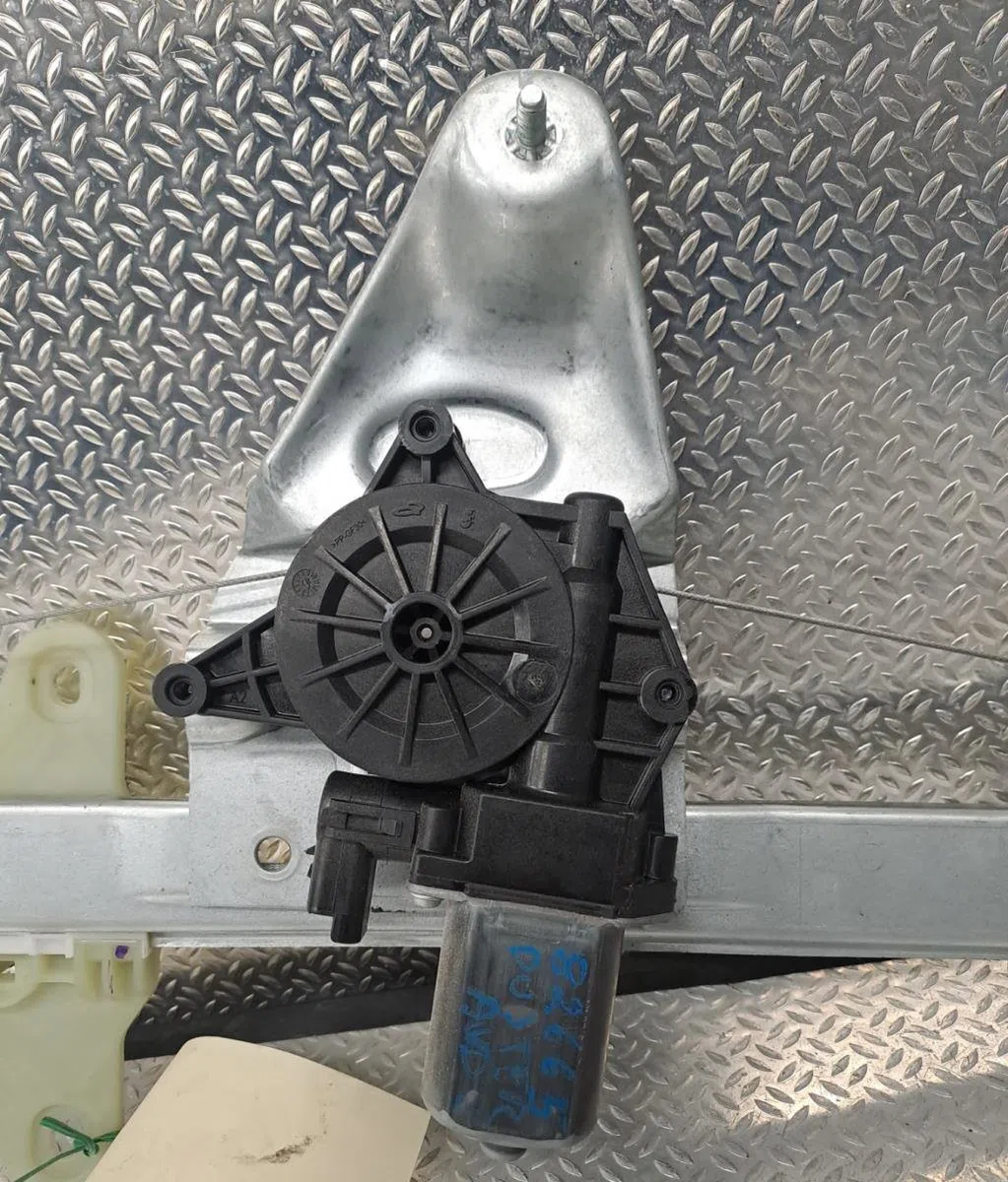 Mecanisme  moteur lève-glace avant droit Dacia DUSTER (HM_) 1.5 dci 90 (hmaa) (2017) occasion