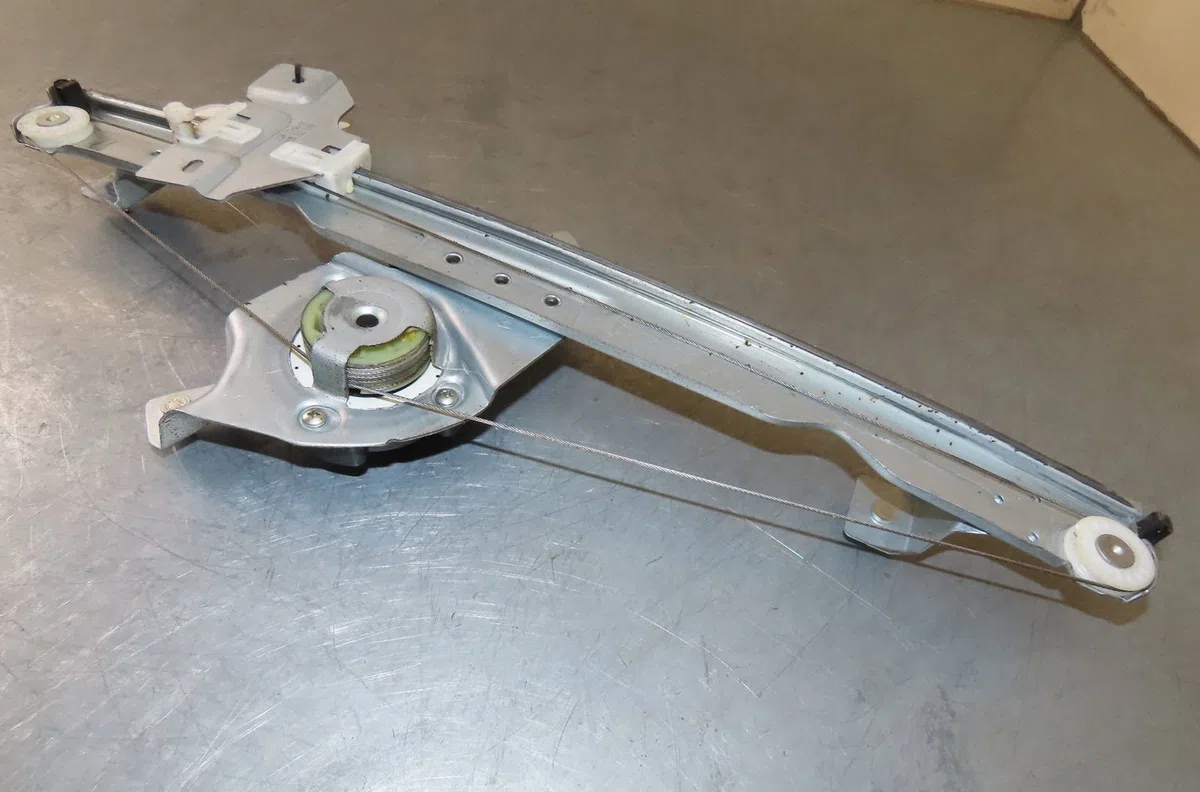 Mecanisme  moteur lève-glace avant droit Dacia DUSTER (HS_) 1.5 dci (hsaj) (2010-2018) occasion