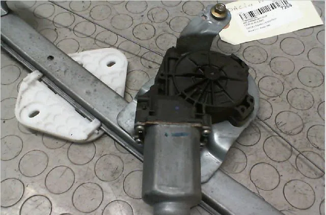 Mecanisme  moteur lève-glace avant droit Dacia LOGAN MCV (KS_) 1.5 dci (ks0k) (2007) occasion