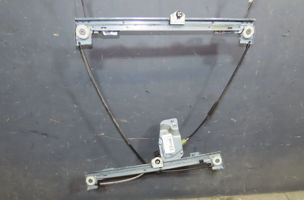Mecanisme moteur lève-glace avant droit Dacia SANDERO 1.6 mpi 85 (bs03) (2010-2013) occasion