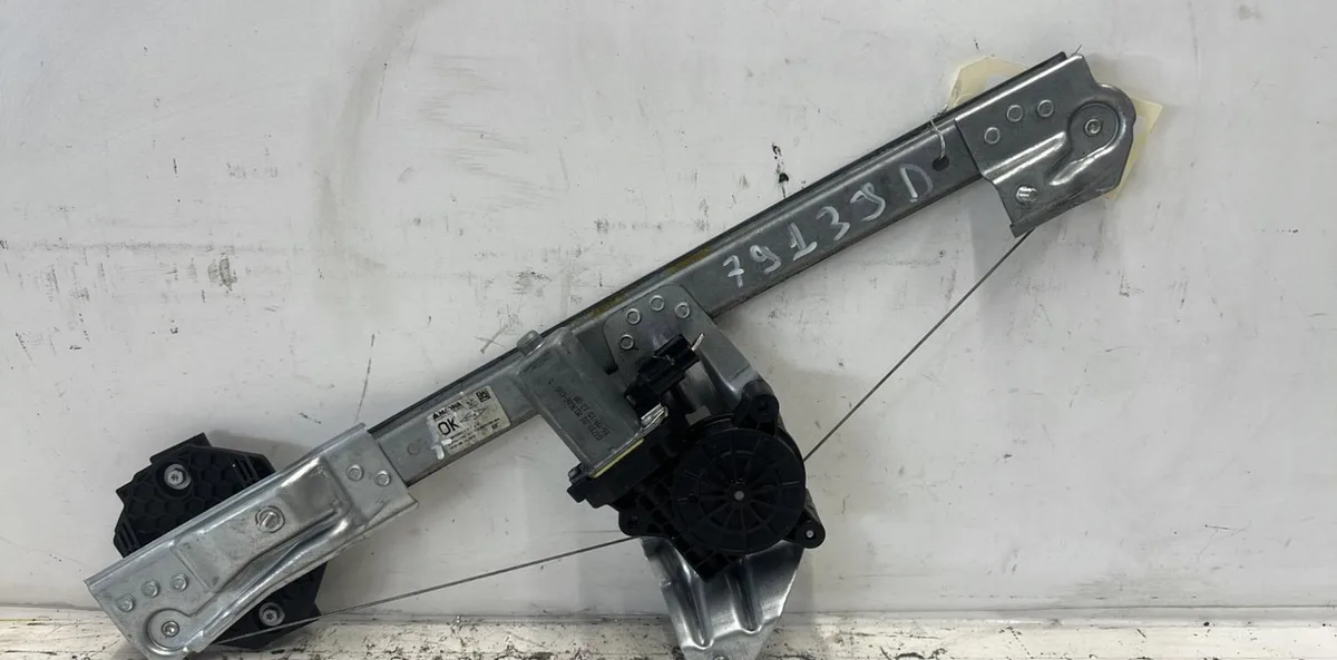 Mecanisme moteur lève-glace avant droit DACIA SANDERO 2 PHASE 1 occasion