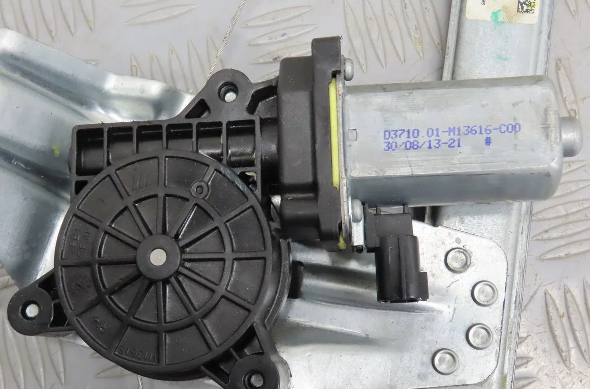 Mecanisme  moteur lève-glace avant droit Dacia SANDERO II 1.5 dci (2012) 5 portes occasion