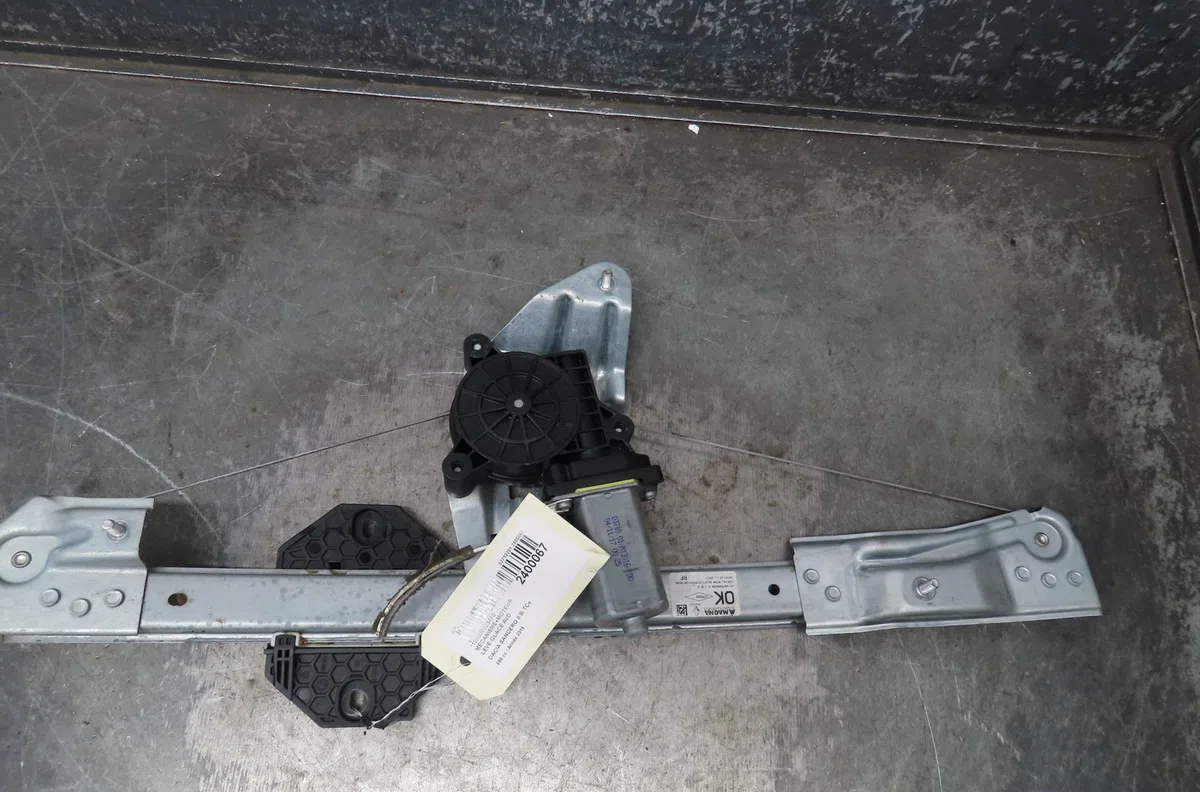 Mecanisme  moteur lève-glace avant droit Dacia SANDERO II Tce 90 (b8m1, b8ma) (2012) 5 portes occasion