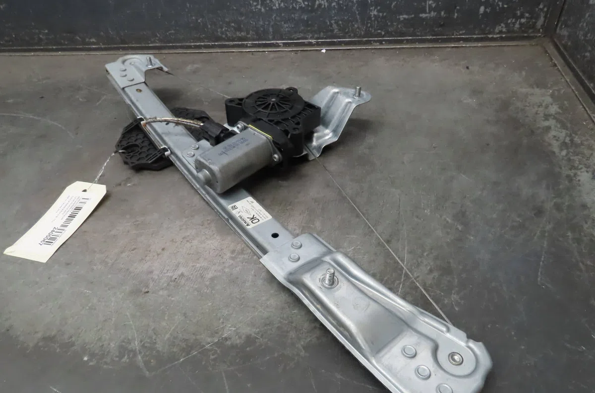 Mecanisme  moteur lève-glace avant droit Dacia SANDERO II Tce 90 (b8m1, b8ma) (2012) 5 portes occasion