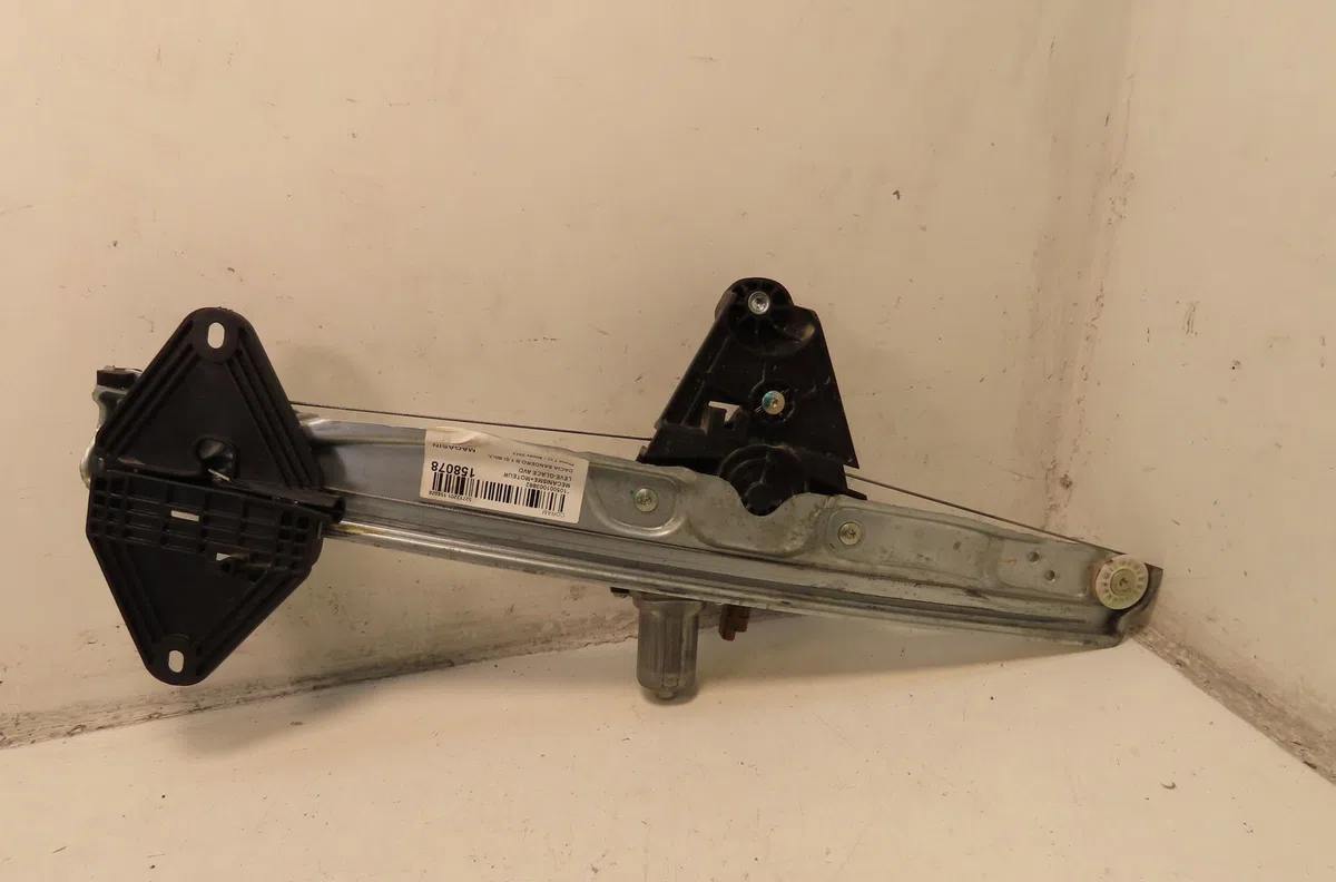 Mecanisme  moteur lève-glace avant droit Dacia SANDERO III Liberty 125 i.e. (m73) (2012) occasion