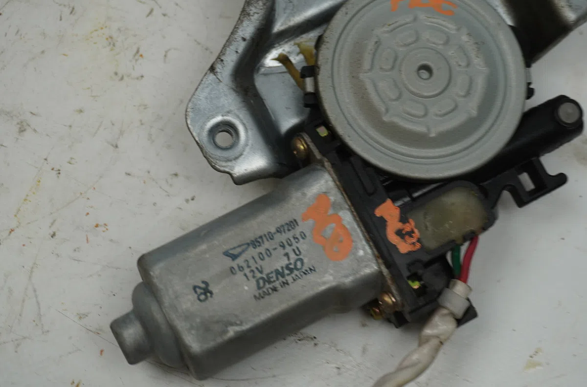 Mecanisme  moteur lève-glace avant droit Daihatsu SIRION (M1) 1.0 i 4wd (1999-2000) occasion