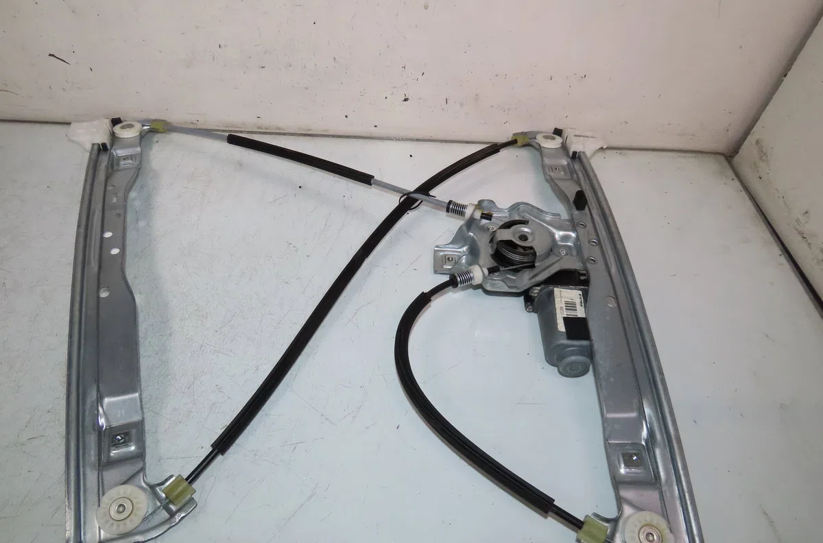 Mecanisme  moteur lève-glace avant droit Ds DS 3 (SA_) 1.2 thp 110 - puretech 110 (sahnps) (2015-2019) occasion