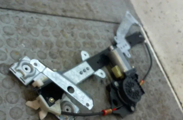 Mecanisme  moteur lève-glace avant droit Ford FIESTA V (JH_, JD_) 1.3 (2001-2008) 3 portes occasion
