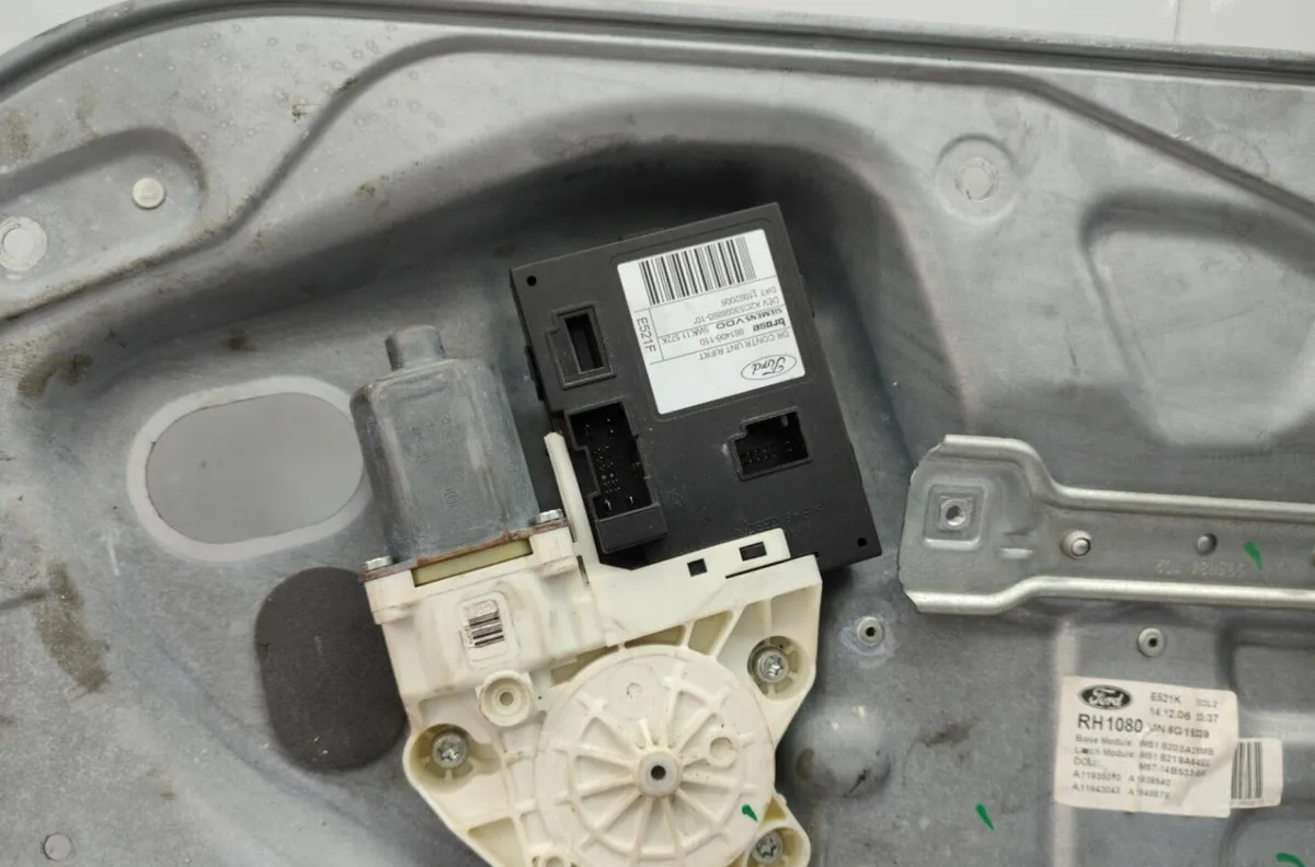 Mecanisme moteur lève-glace avant droit FORD FOCUS 2 PHASE 1 occasion