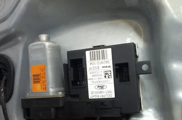 Mecanisme  moteur lève-glace avant droit FORD FOCUS occasion