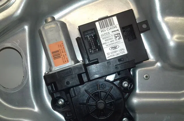 Mecanisme  moteur lève-glace avant droit Ford KUGA I 2.0 tdci 4x4 (2008-2012) occasion