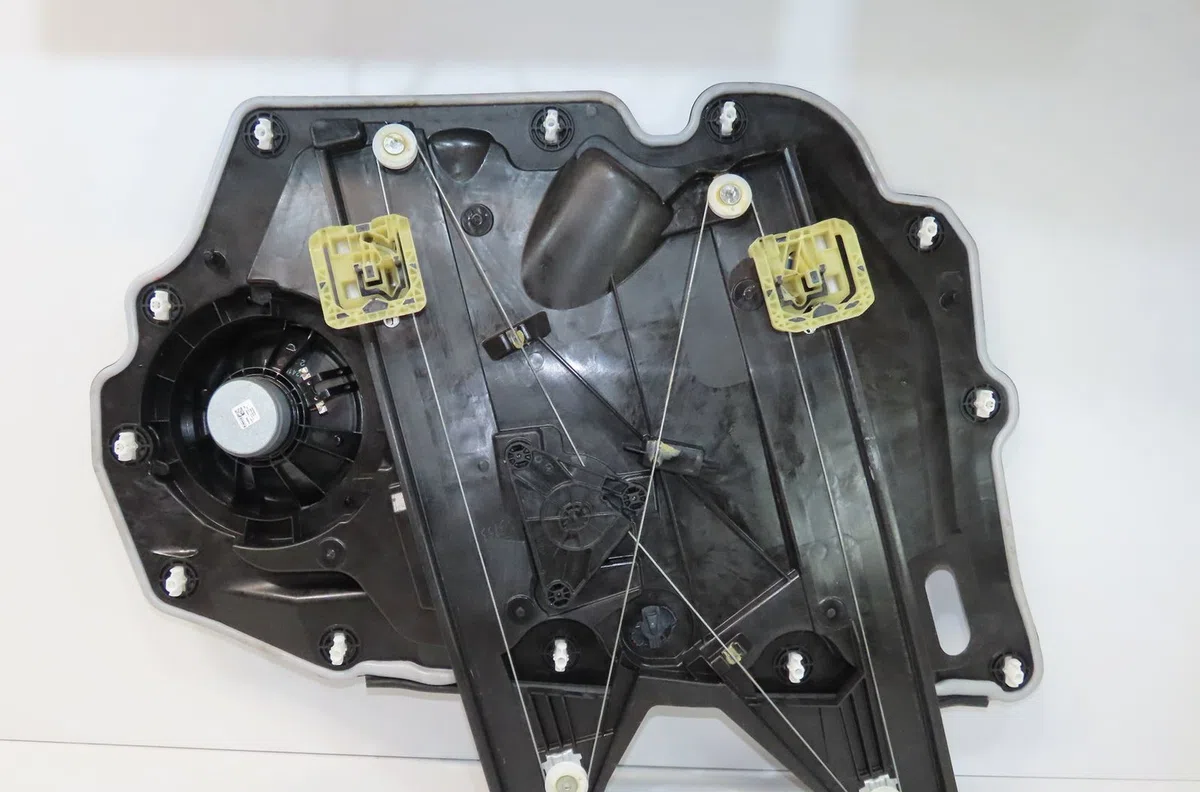 Mecanisme  moteur lève-glace avant droit Ford KUGA III (DFK) 2.5 hybrid flex (2023) occasion