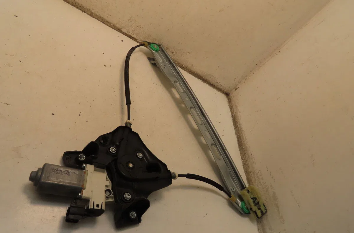 Mecanisme  moteur lève-glace avant droit Ford TRANSIT CONNECT V408 Camionnette-Monospace 1.5 ecoblue (2018) occasion