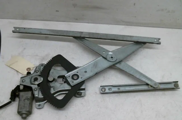 Mecanisme  moteur lève-glace avant droit GM DAEWOO KALOS occasion