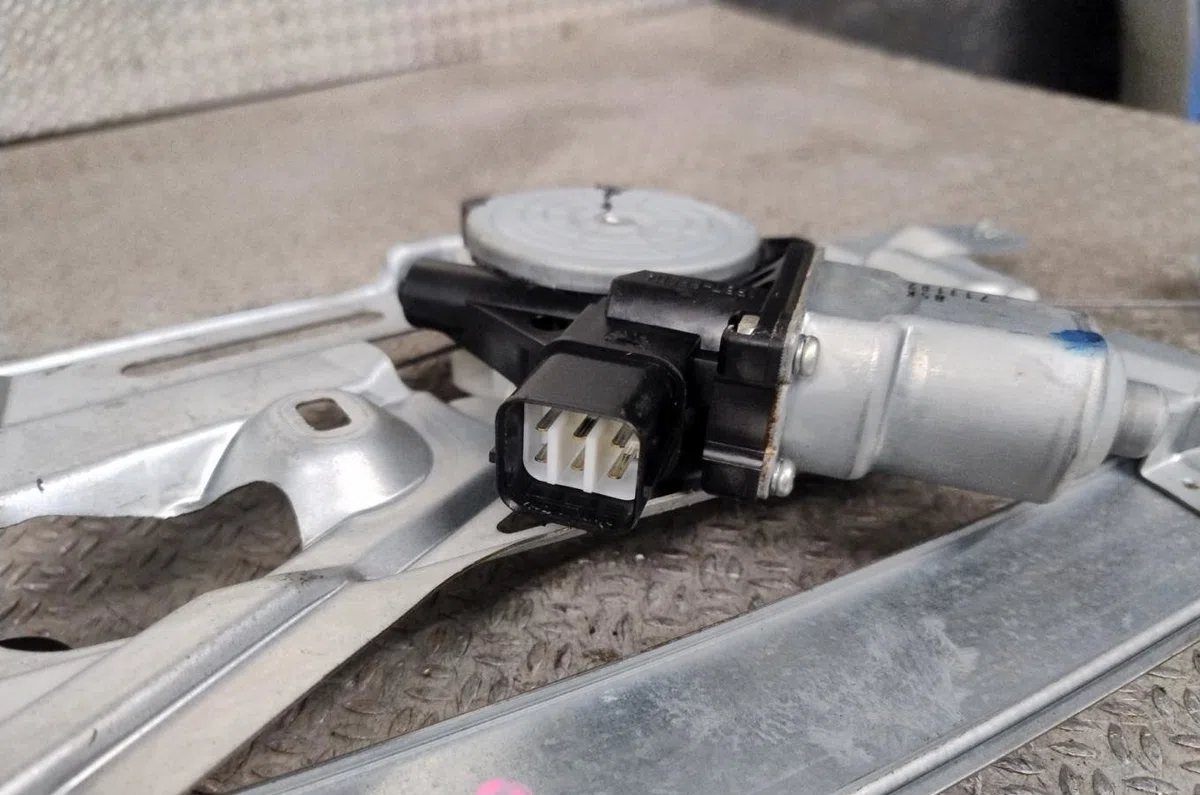 Mecanisme  moteur lève-glace avant droit HONDA CIVIC 8  CIVIC 8 PHASE 1 occasion