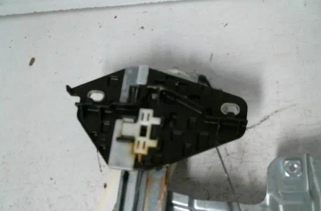 Mecanisme  moteur lève-glace avant droit Honda CIVIC VIII Hatchback (FN, FK) 2.2 ctdi (fk3) (2005) 5 portes occasion