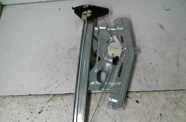 Mecanisme  moteur lève-glace avant droit Honda CIVIC VIII Hatchback (FN, FK) 2.2 ctdi (fk3) (2005) 5 portes occasion