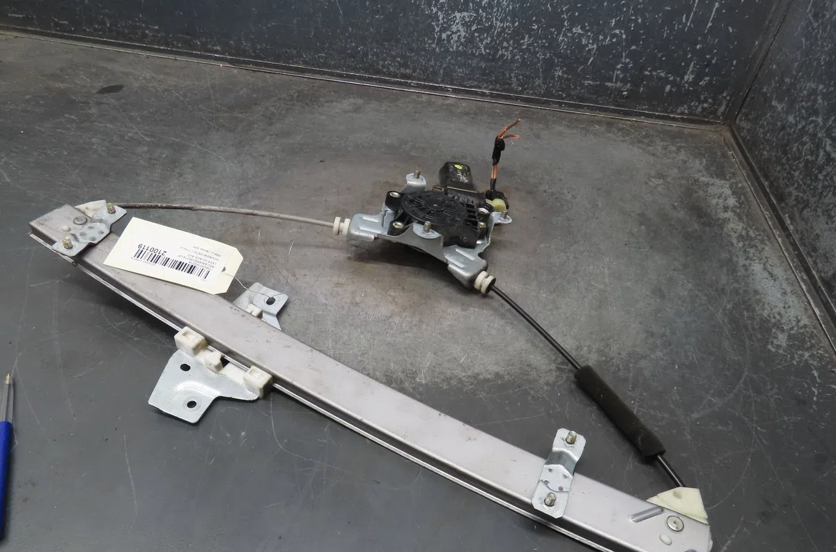 Mecanisme  moteur lève-glace avant droit Hyundai GETZ (TB) 1.1 (2002-2005) occasion