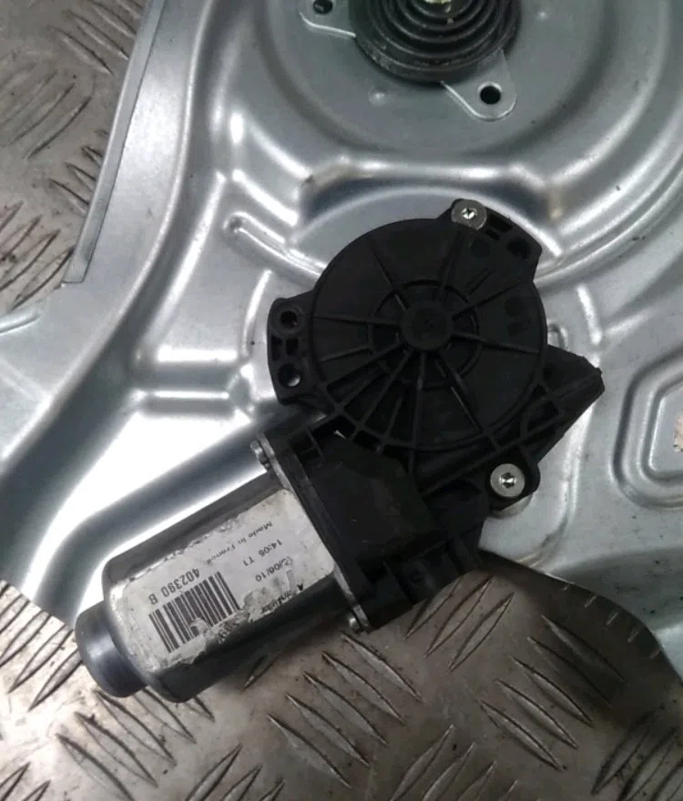 Mecanisme  moteur lève-glace avant droit Hyundai Ix35 (LM, EL, ELH) 2.0 crdi 4wd (2010) occasion