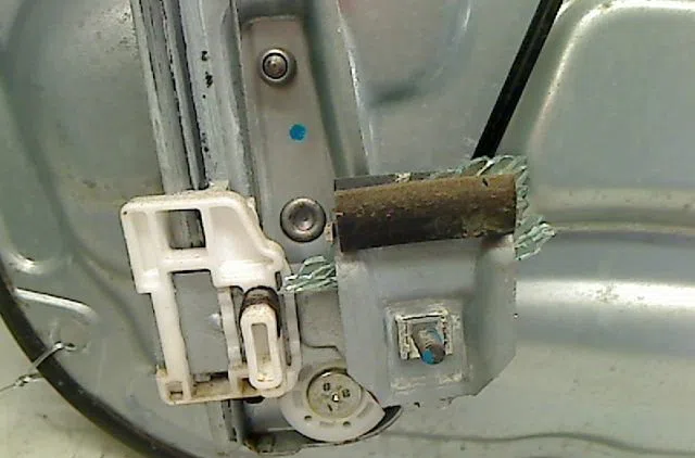 Mecanisme  moteur lève-glace avant droit Kia CARENS III Monospace (UN) 2.0 crdi 140 (2006) occasion