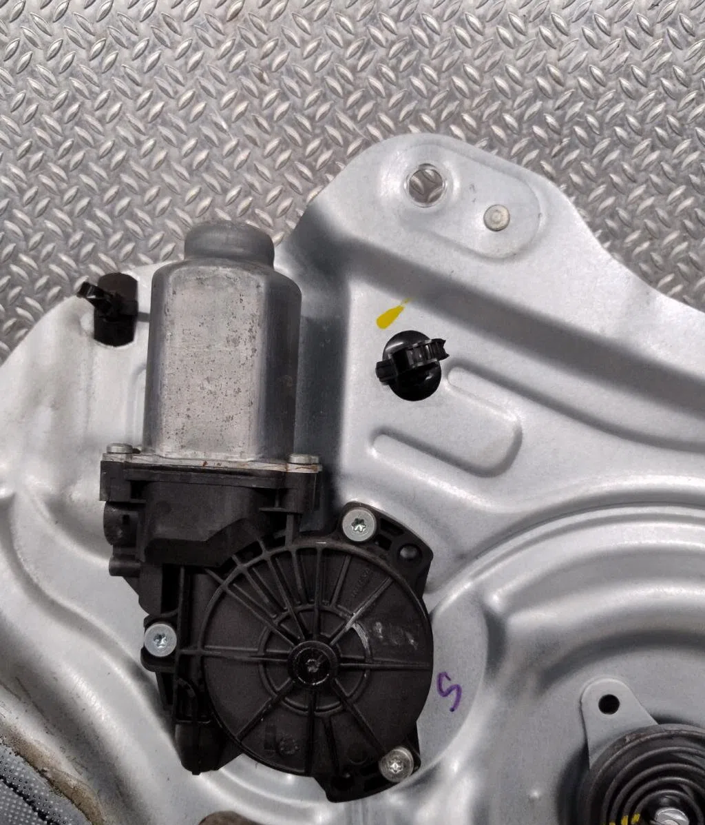 Mecanisme  moteur lève-glace avant droit Kia SPORTAGE III (SL) 1.7 crdi (2010) occasion