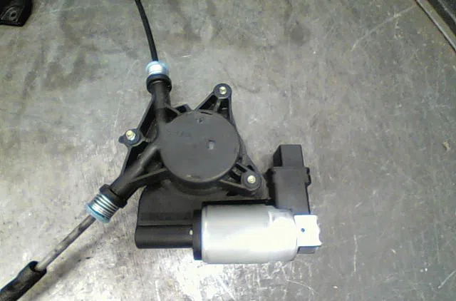 Mecanisme + moteur lève-glace avant droit MAZDA 3 2004 occasion