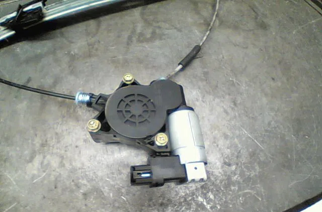 Mecanisme + moteur lève-glace avant droit MAZDA 3 2004 occasion