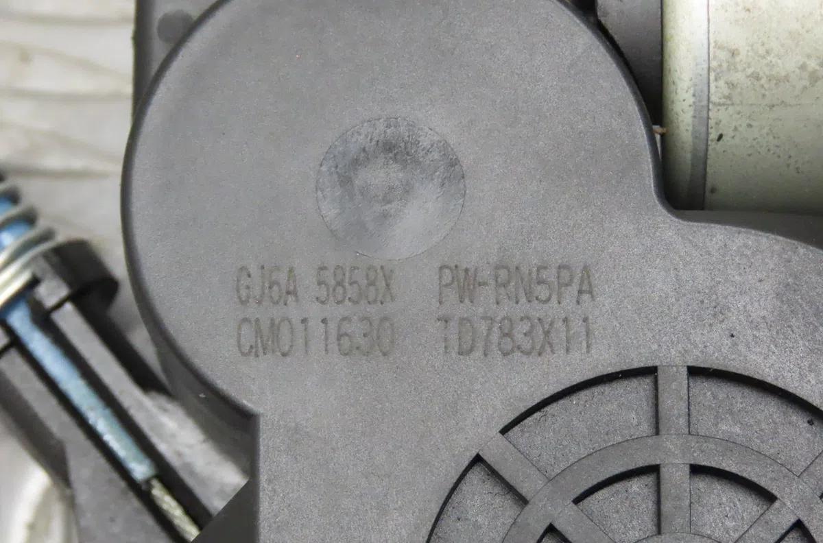 Mecanisme  moteur lève-glace avant droit Mazda 6 Hatchback (GG) 2.0 (gges) (2002-2007) occasion