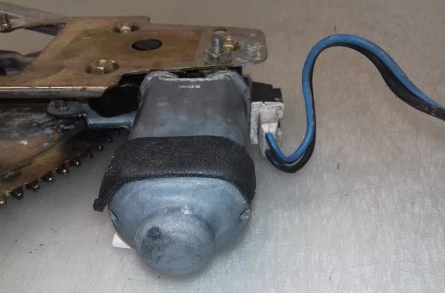 Mecanisme  moteur lève-glace avant droit Mercedes-benz CLASSE C (W202) C 250 d (202.125) (1993-2000) occasion