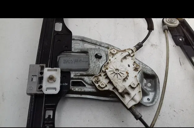 Mecanisme  moteur lève-glace avant droit Mercedes-benz CLASSE C (W203) C 270 cdi (203.016) (2000-2007) occasion