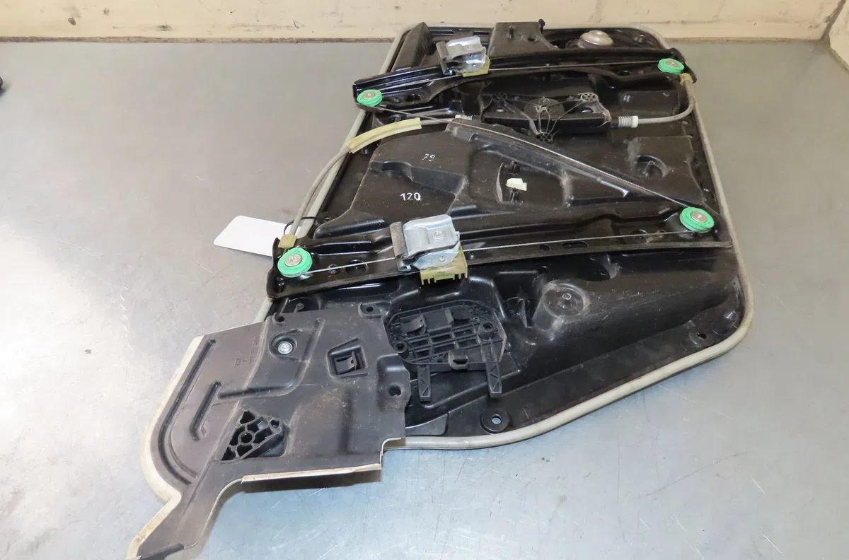 Mecanisme  moteur lève-glace avant droit Mercedes-benz CLASSE GLA (X156) Gla 180 (156.942) (2015) occasion