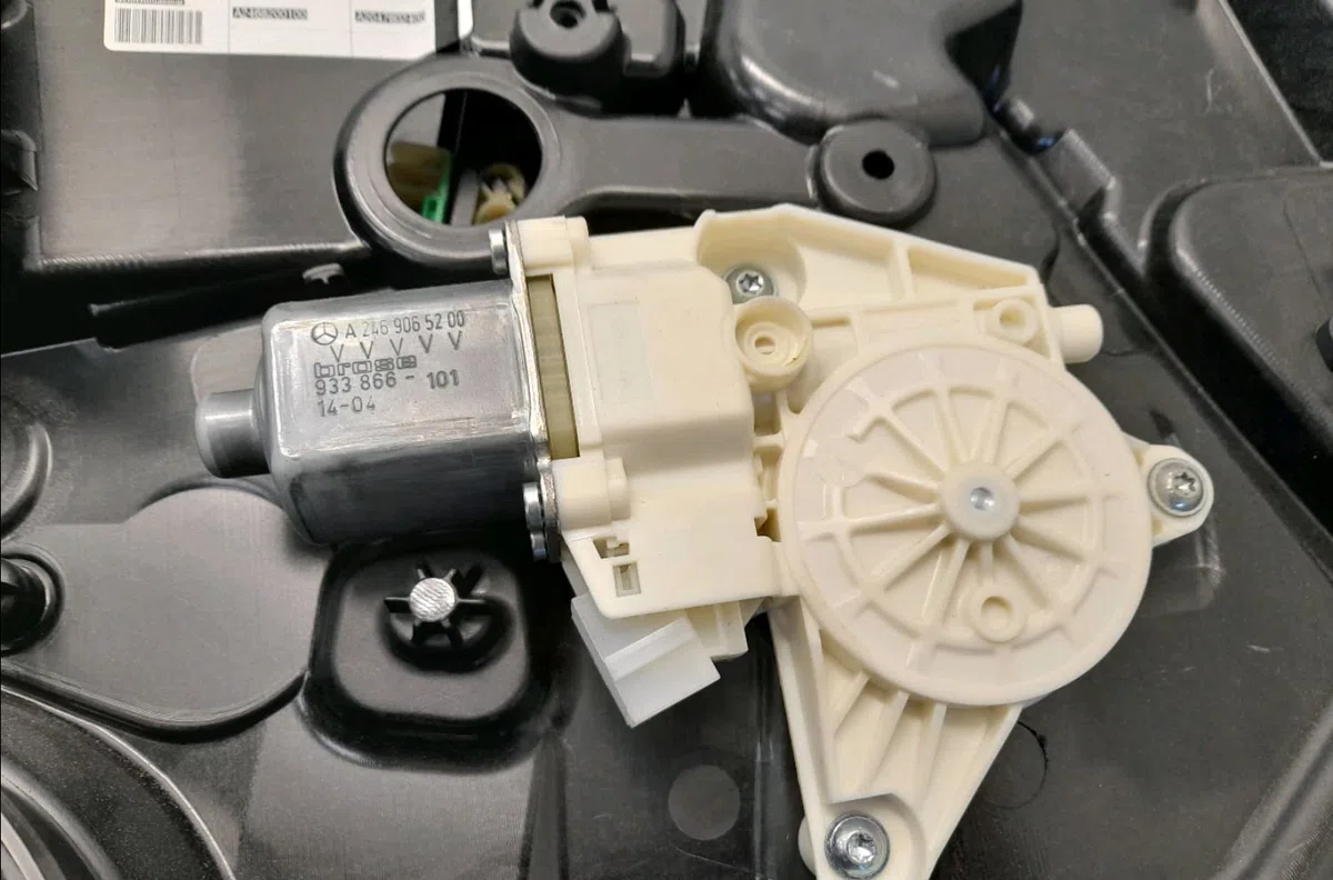 Mecanisme  moteur lève-glace avant droit Mercedes-benz CLASSE GLA (X156) Gla 200 cdi - d (156.908) (2013) occasion