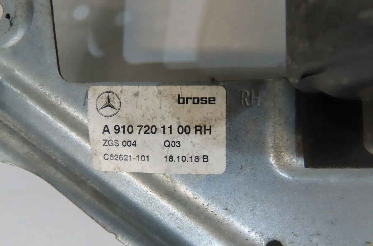 Mecanisme  moteur lève-glace avant droit Mercedes-benz SPRINTER 4-t Camionnette (B907, B910) 414 cdi rwd (907.643, 907.6
