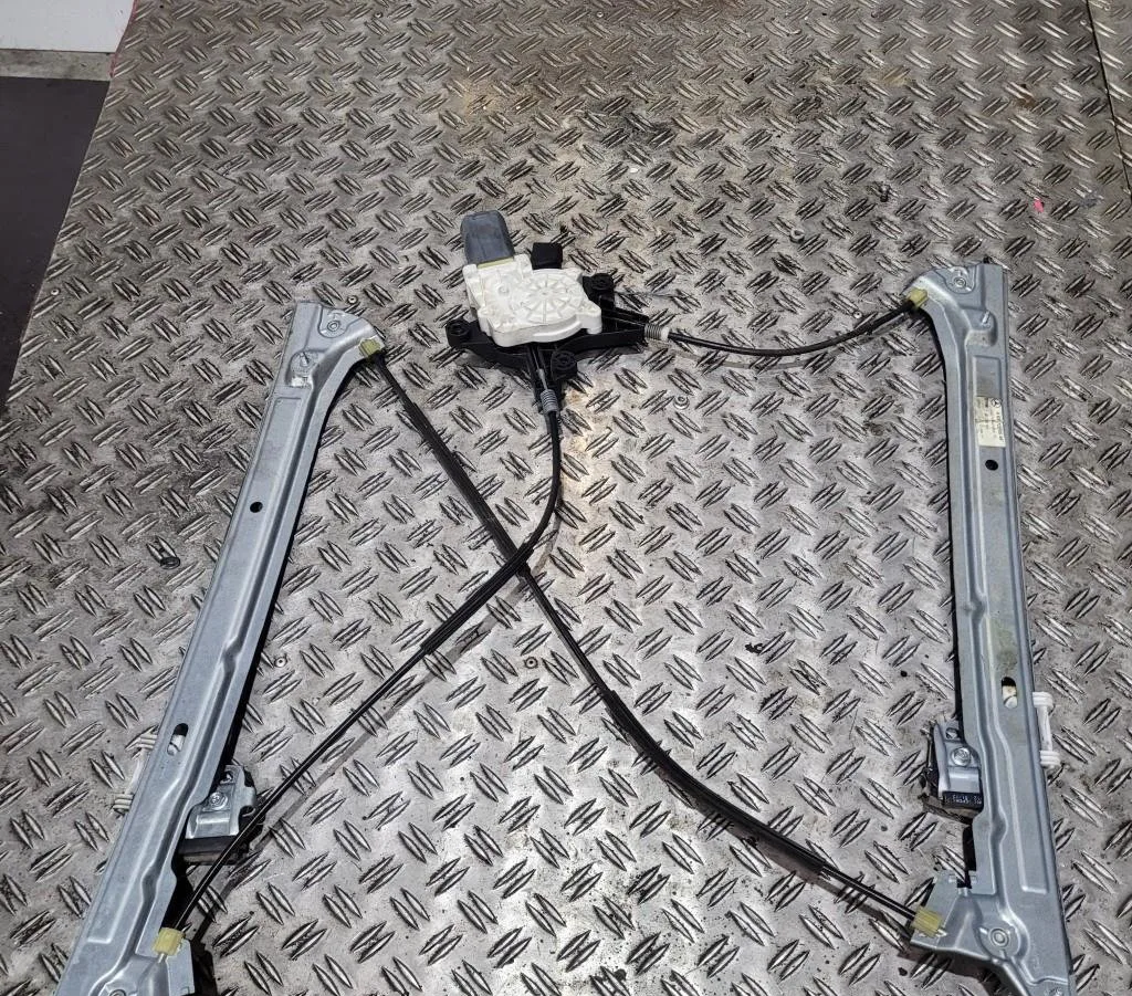 Mecanisme moteur lève-glace avant droit Mercedes-benz VITO - MIXTO Camionnette (W639) 113 cdi (639.601, 639.603, 639.60