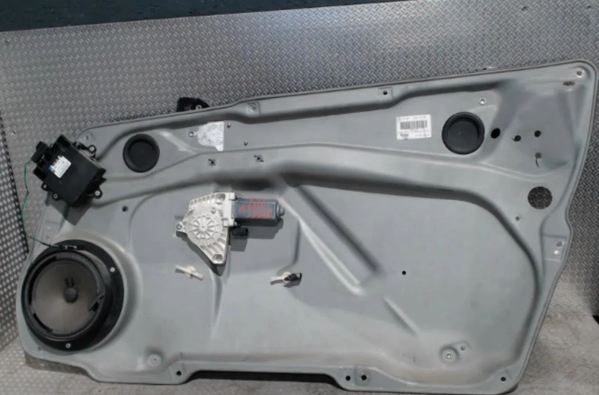 Mecanisme  moteur lève-glace avant droit MERCEDES CLASSE A 169  CLASSE A 169 PHASE 1 occasion