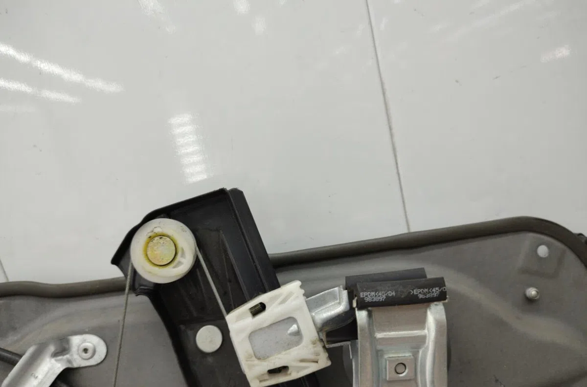 Mecanisme  moteur lève-glace avant droit MERCEDES CLASSE A 169 PHASE 1 occasion