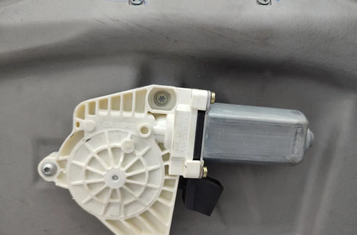 Mecanisme  moteur lève-glace avant droit MERCEDES CLASSE A 169 PHASE 1 occasion
