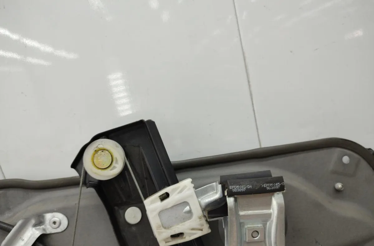 Mecanisme moteur lève-glace avant droit MERCEDES CLASSE A 169 PHASE 1 occasion
