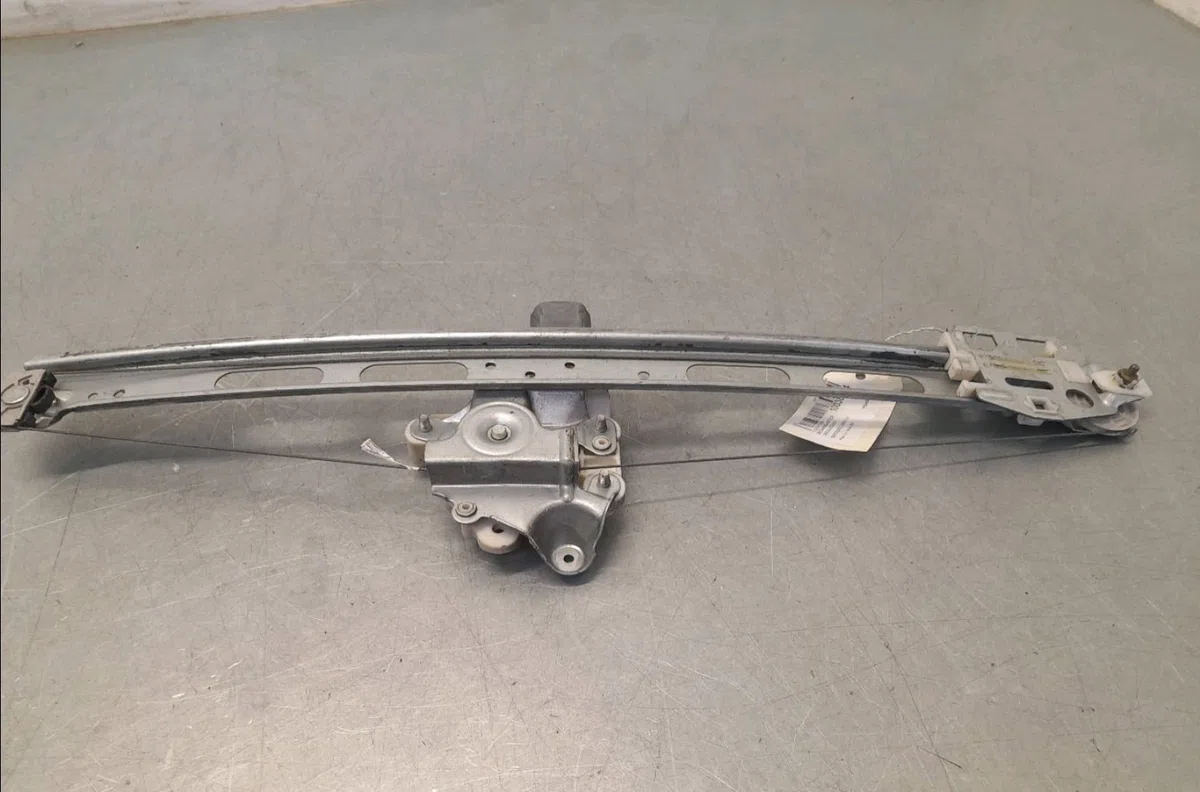 Mecanisme  moteur lève-glace avant droit MERCEDES CLASSE A I  A 170 CDI occasion