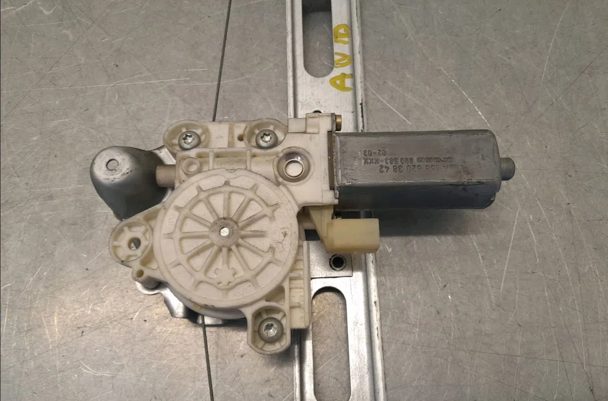 Mecanisme  moteur lève-glace avant droit MERCEDES CLASSE A I  A 170 CDI occasion