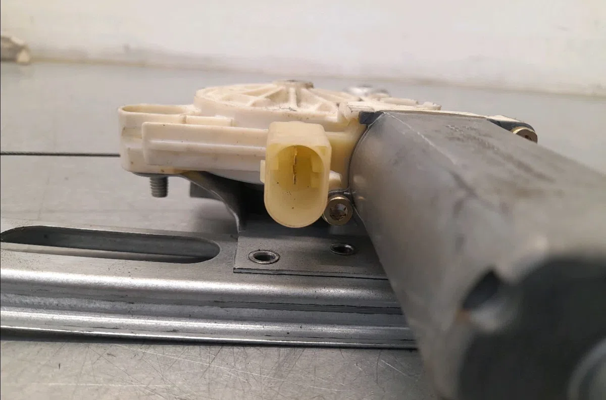 Mecanisme  moteur lève-glace avant droit MERCEDES CLASSE A I  A 170 CDI occasion