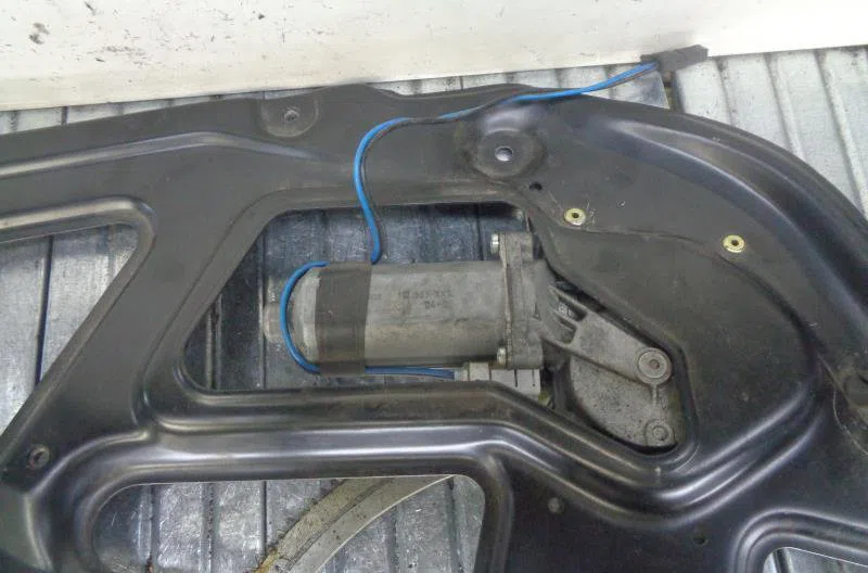 Mecanisme moteur lève-glace avant droit MERCEDES CLASSE CLK 209 COUPE occasion
