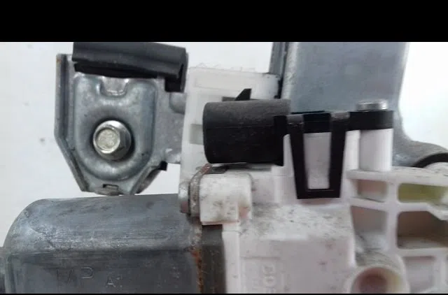 Mecanisme  moteur lève-glace avant droit Mitsubishi COLT VI (Z3_A, Z2_A) 1.5 di-d (z39a) (2004-2012) occasion